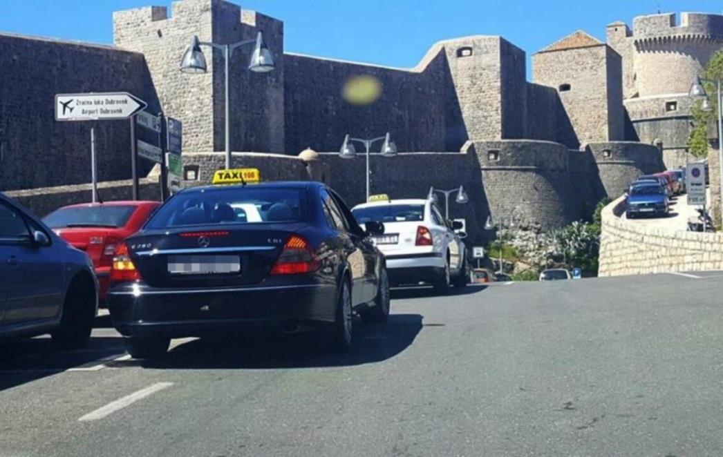Dubrovački taksisti zabrinjavajućim  videom poručili: Povećanje broja dozvola bit će na štetu građana i turista!
