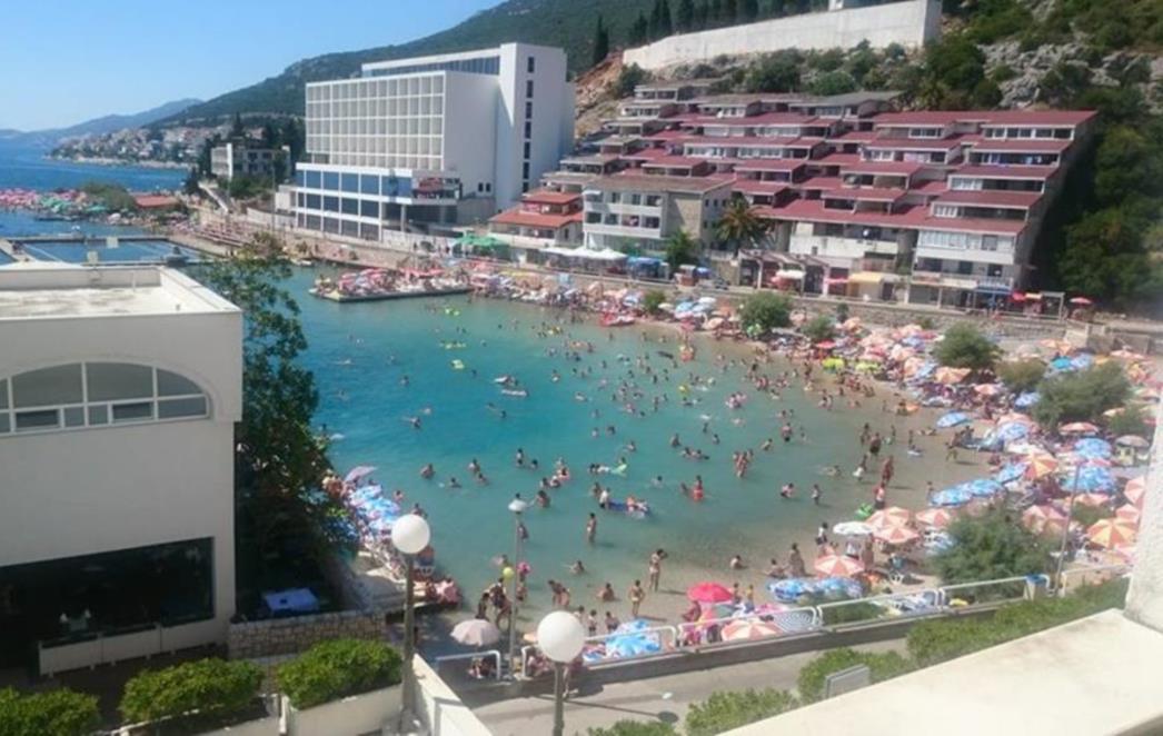 KOBNO LJETOVANJE U NEUMU  Zaručnici pokušali preplivati zaljev i jedva ostali živi