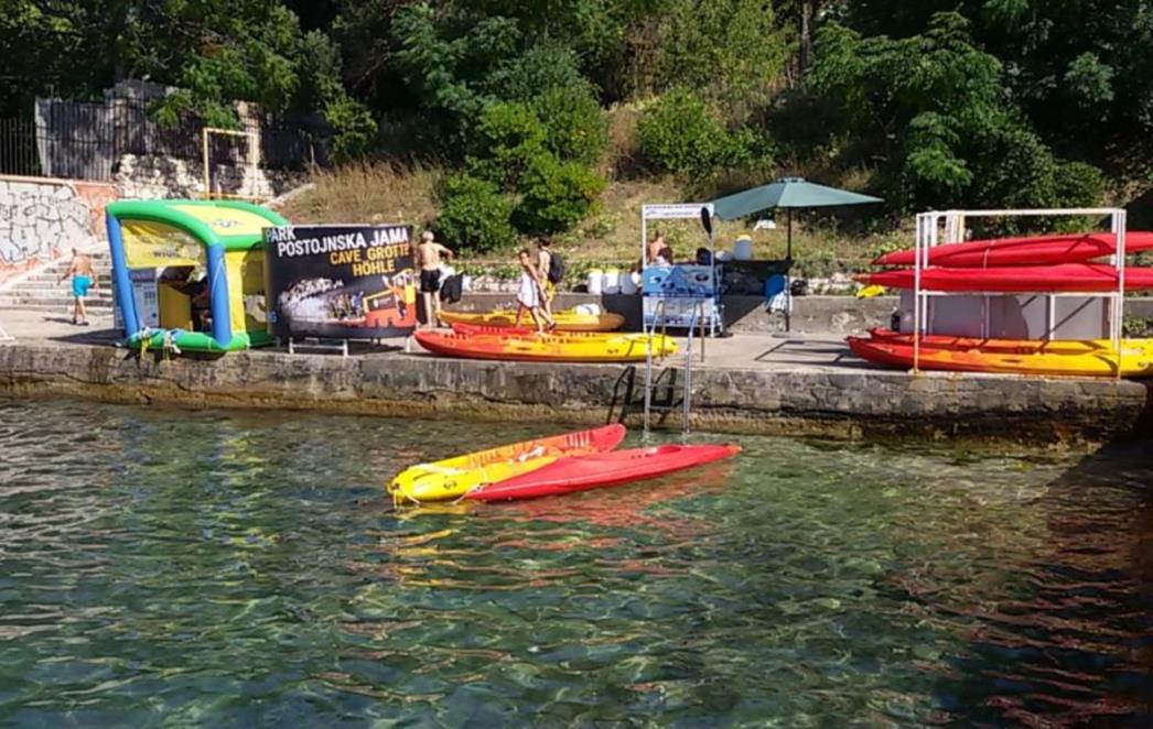 'Zbog koncesionara na Češkoj  plaži nema kupača'; Legaz zatražio uvid u koncesijska  odobrenja