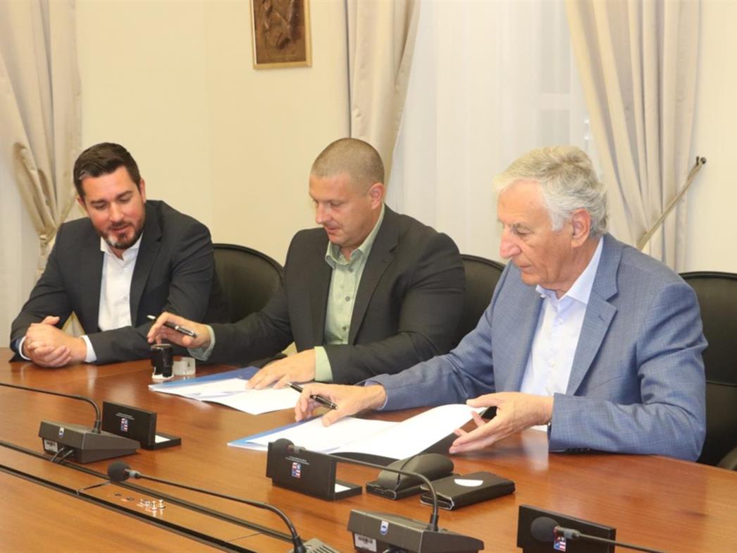Potpisani ugovori o zajedničkom financiranju dodatnih medicinskih timova u turističkoj sezoni