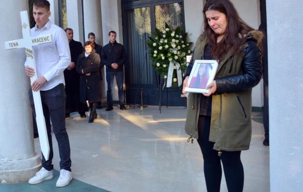 PREVELIKA TUGA: 'Neće se Tena nikada udavati, za koga su ostali majčini dukati'