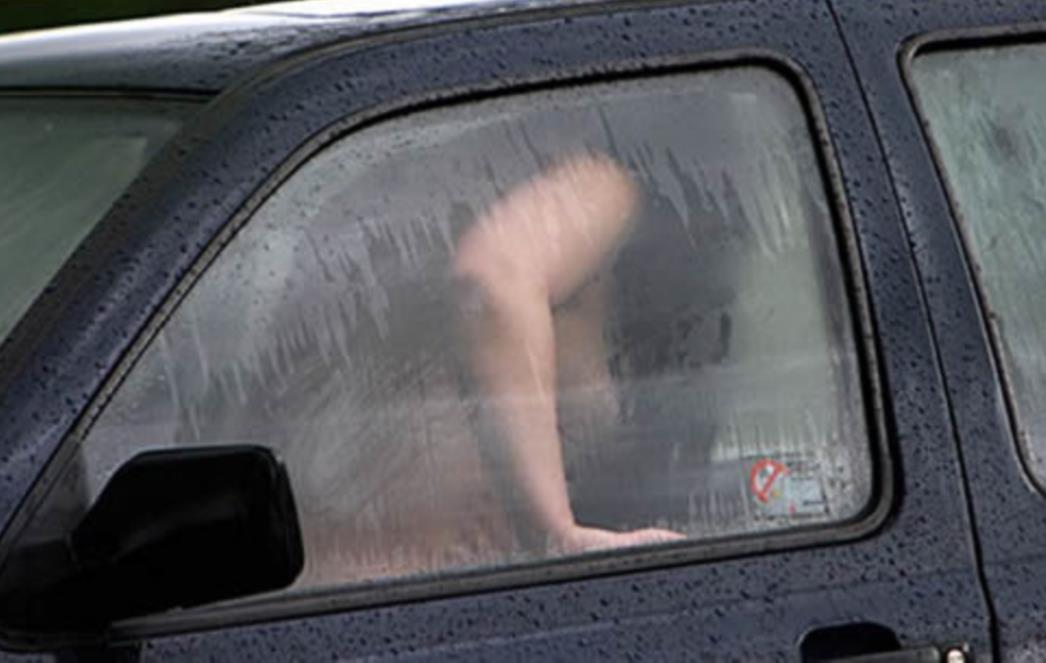 MORATE ZNATI: Najbolje poze za seks u automobilu!