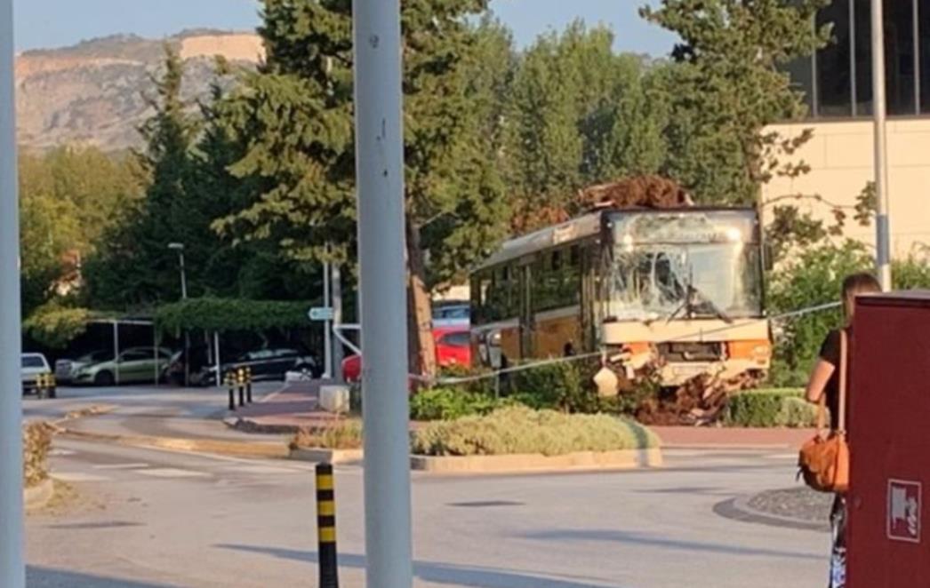 BRZA REAKCIJA POLICIJE Uhićena dvojica iz ukradenog autobusa, traga se za trećim