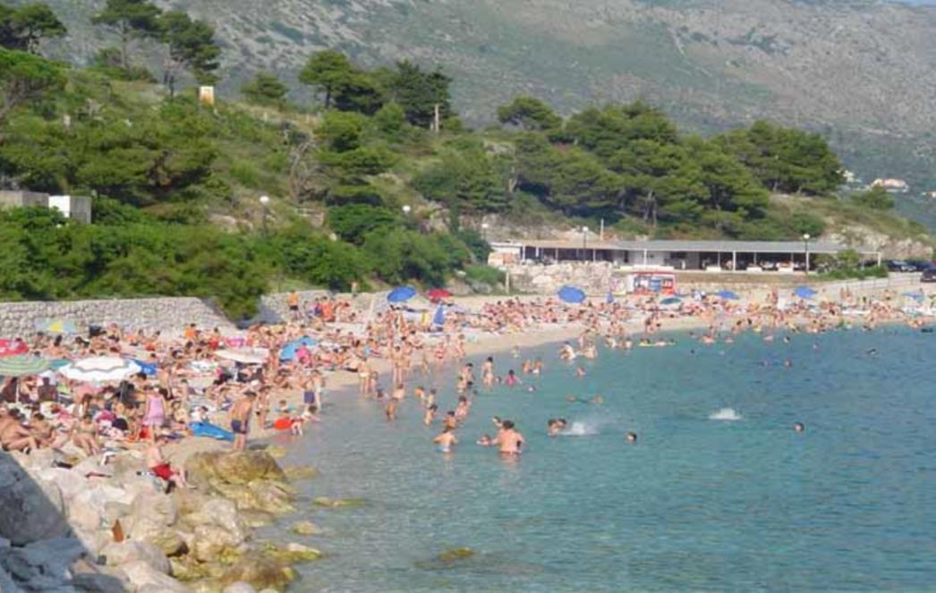 ROUGH GUIDES: Plaža u Kuparima među deset najboljih hrvatskih plaža, ali nesigurna je zbog ruševina
