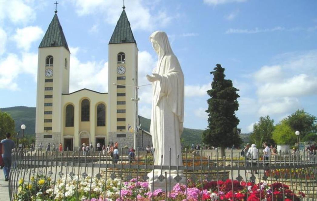POSJETIO MEĐUGORJE: Hrabri pilot Šitum zahvalio Gospi u Međugorju jer je spasio život putnicima