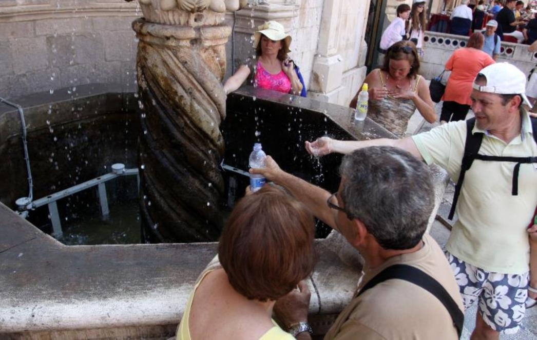 FOTO Paklene vrućine: Dubrovnik broji visokih 36 stupnjeva u hladu