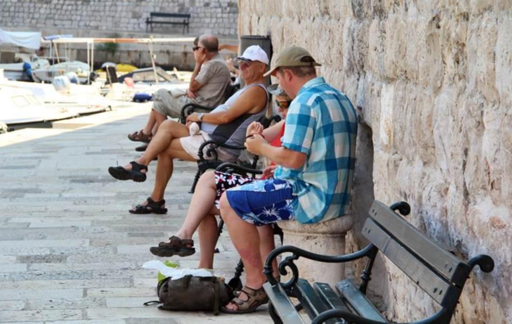 DUBROVNIKOM OPET HARAJU PREVARANTI, NA METI STARIJE OSOBE: Opljačkana 83-godišnjakinja