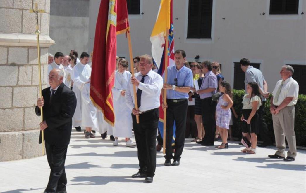 SVEČANO NA BRGATU: Mnoštvo vjernika na dvostrukom slavlju! /FOTOGALERIJA/