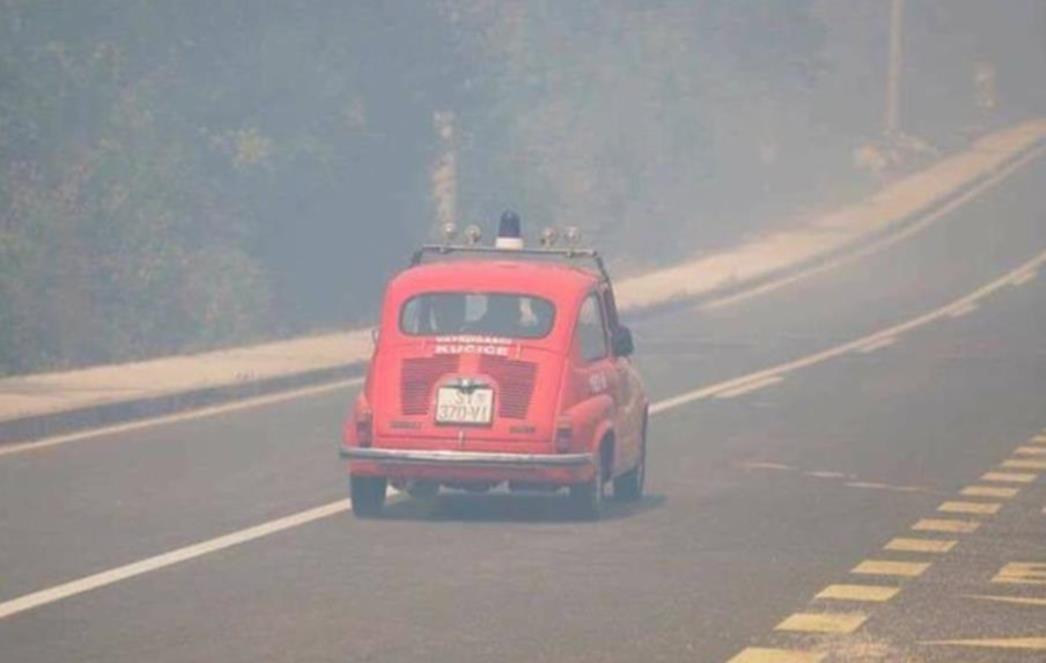 ZASTARJELA  VATROGASNA VOZILA: Požar gasili u fići