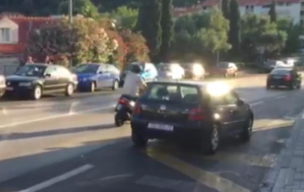 TEŠKA PROMETNA NESREĆA U DUBROVNIKU: Automobilom naletio na trudnicu i dijete!