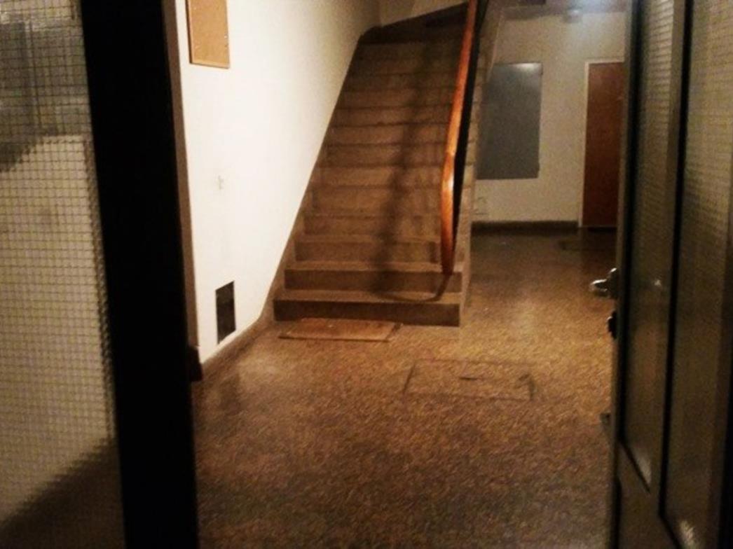 LUDA PORUKA Zagrepčanin zatražio od susjeda da ga ostave na miru dok je intiman s djevojkom