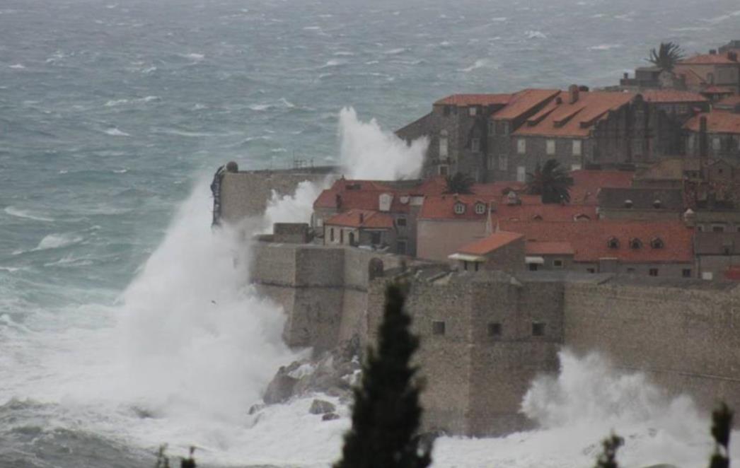 PRED PRVU MARČANU BURU: Stiže  pogoršanje, Meteoalarm izdao crveni alarm za Jadran!