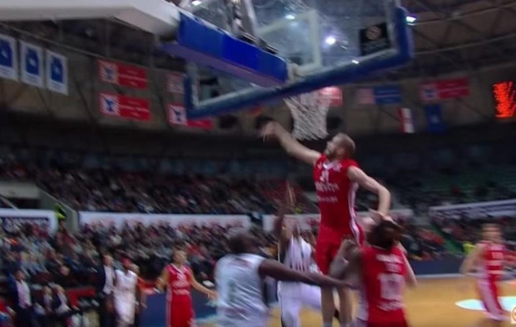 Potezi dvojice hrvatskih košarkaša među  najboljih su 10 u prvom kolu Top 16 Eurolige, a ovdje ih pogledajte