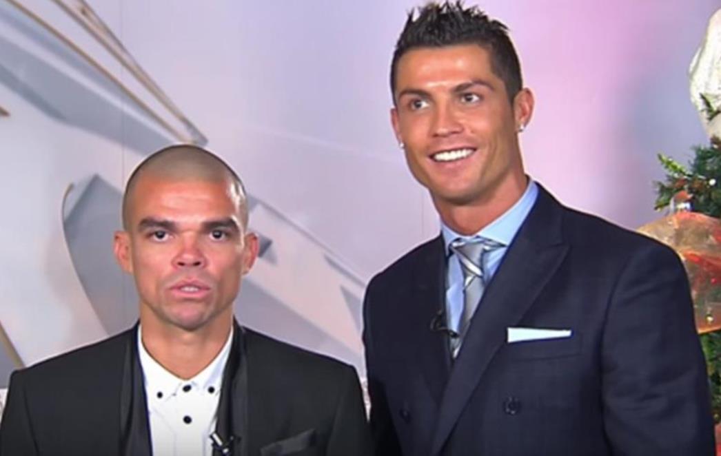 RONALDO ZA BLAGDANE NARASTAO 15 CENTIMETARA  Smrtno ozbiljni Pepe pored njega izgleda kao vrtni patuljak