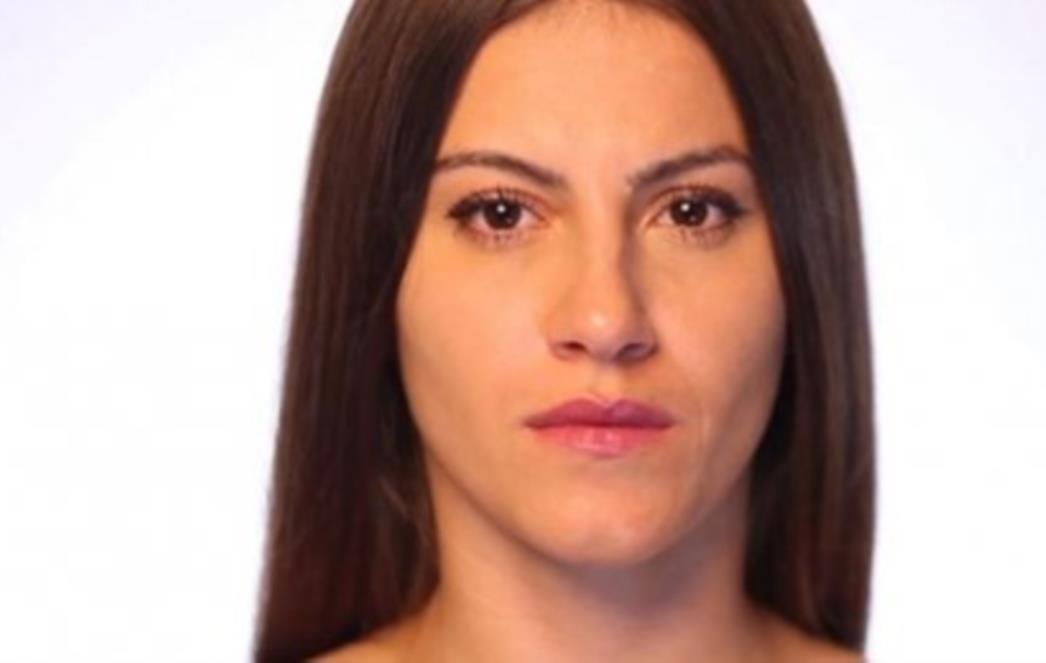Djevojka iz Prijedora koja je mjesec dana stajala na trgu konačno progovorila! (VIDEO)
