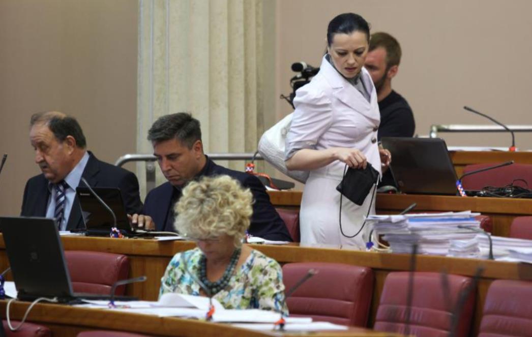SDP izbacuje Mirelu Holy iz stranke?