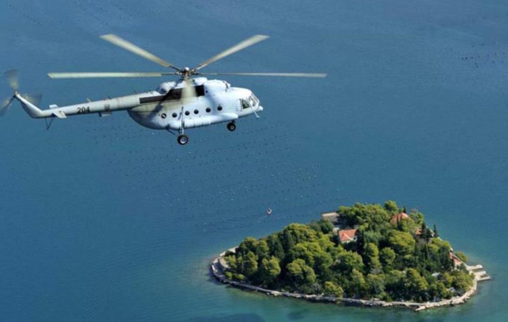 SREĆA I VESELJE U VOJNOM HELIKOPTERU: Korčulanka (36) rodila sina iznad Bračkog kanala