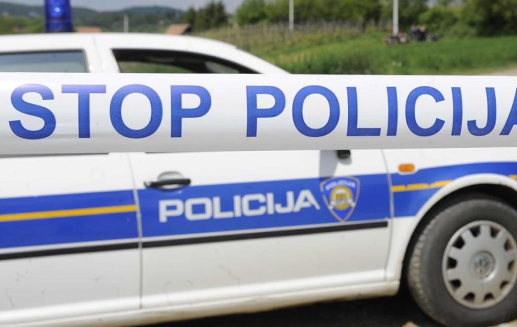 PROMETNA NESREĆA U RIJECI DUBROVAČKOJ: Žena vozilom udarila u stup javne rasvjete, prebačena u OB Dubrovnik!