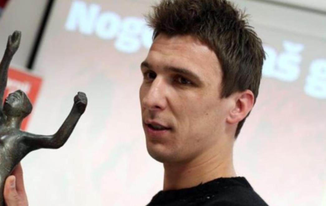 JUVENTUS ILI MANCHESTER UNITED? Borba za Mandžukića!