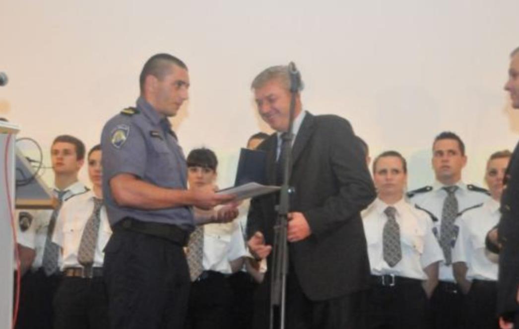 Policijskom službeniku Vjeranu Čoviću uručena godišnja nagrada MUP-a