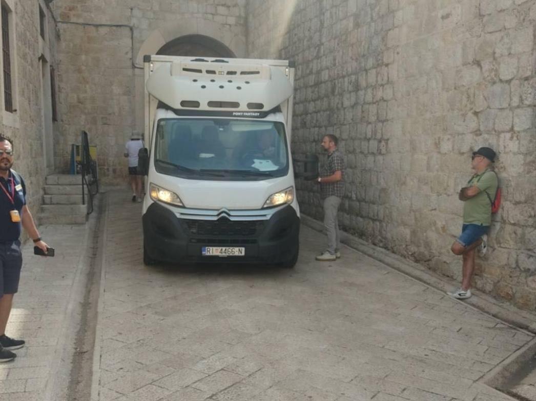 Kamion bez dozvole opet kažnjen s 12.000 kuna, u pripremi podizni stupići na Pločama