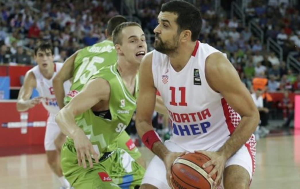 Hrvatski košarkaši pobijedili Slovence u  prepunoj  Areni