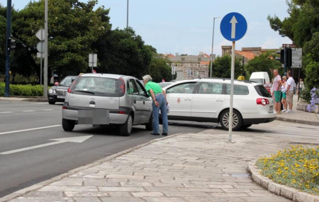 Prošli tjedan na dubrovačkim prometnicama 14 prometnih nesreća, 13 ozlijeđenih!