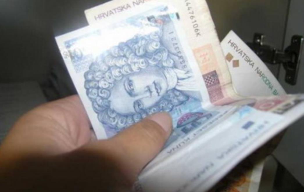 U Ulici od puča bez srama ženi otvorio torbu i ukrao novčanik