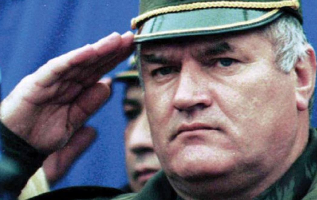 Plakati potpore Mladiću: 'Slomljeno je krilo ali mi pamtimo let'
