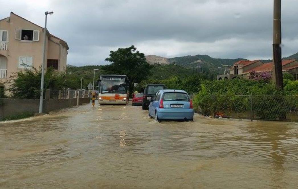 Caritas uplatio 25 tisuća kuna za pomoć poplavljenima u Župi dubrovačkoj