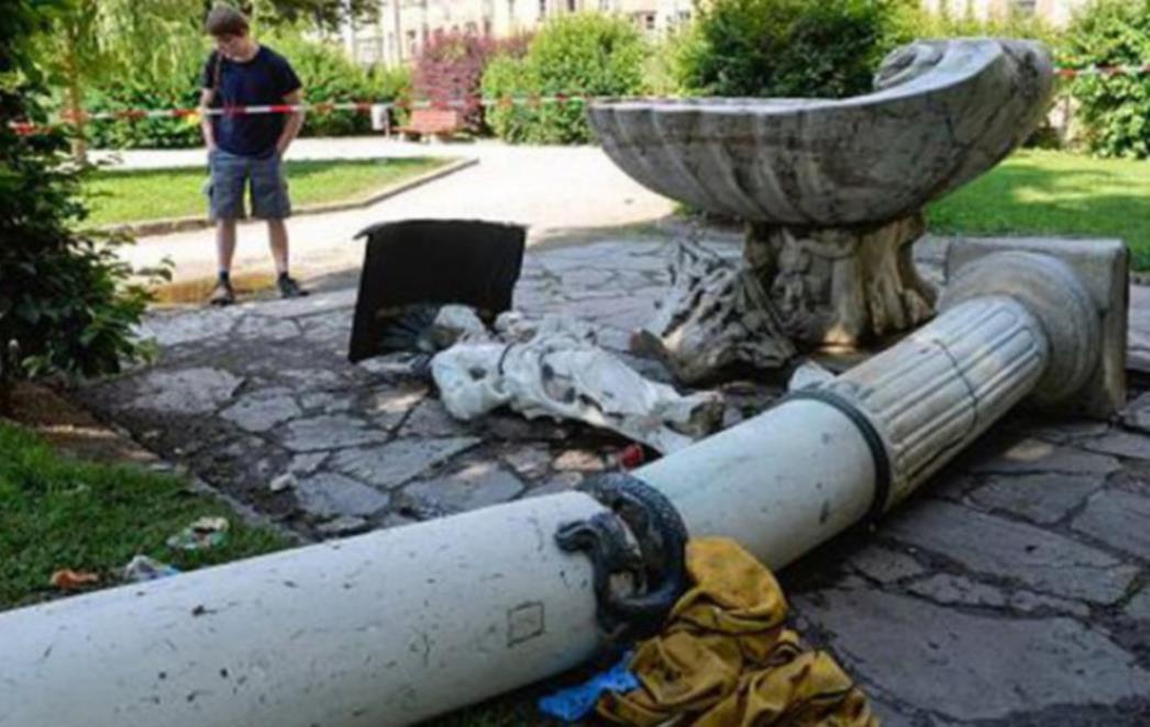 NESREĆA U AUSTRIJSKOM INNSBRUCKU Statua sveca ubila Njemicu tijekom seksa pored fontane!