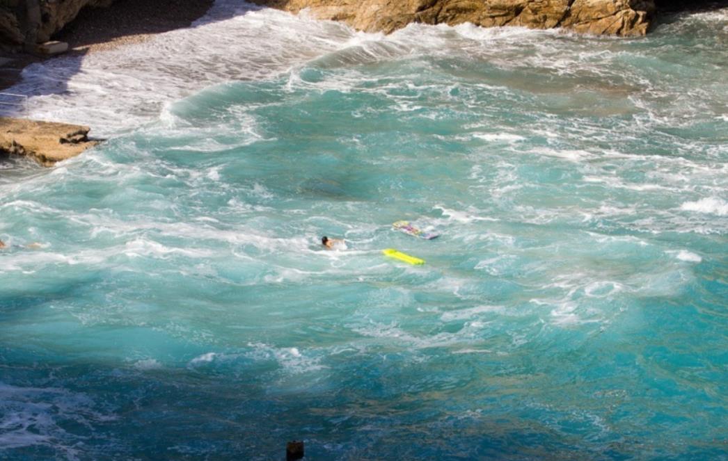 Kupanje koje je dvojicu Dubrovčana moglo stajati života (VIDEO)