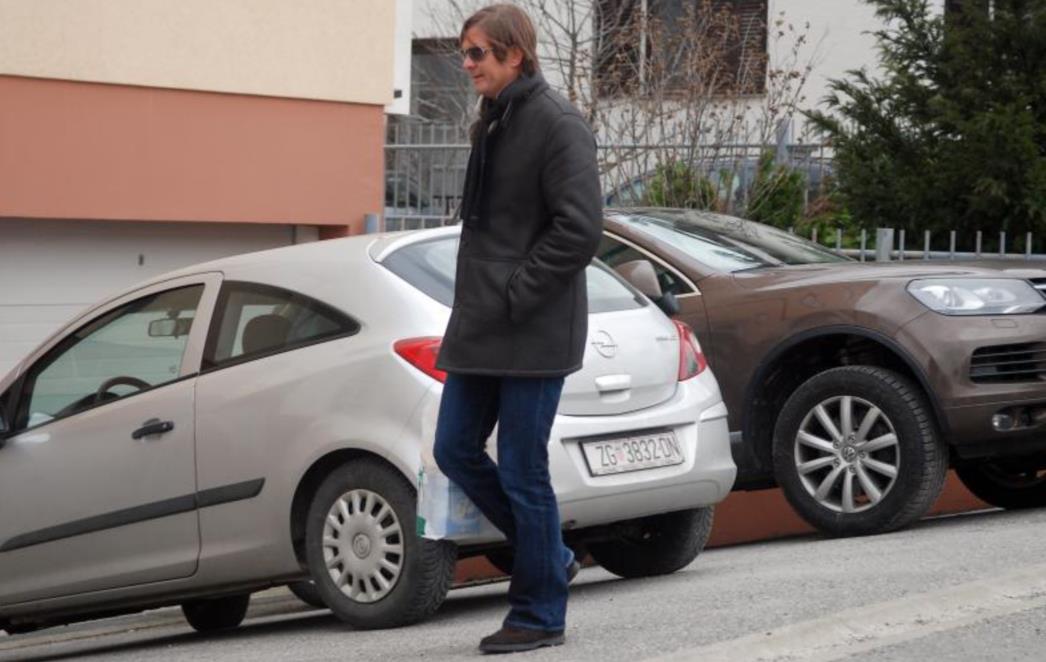 KAKVA PORUKA MILANU POPOVIĆU: 'Debilčino, skini se i nama i njoj s grbače!'