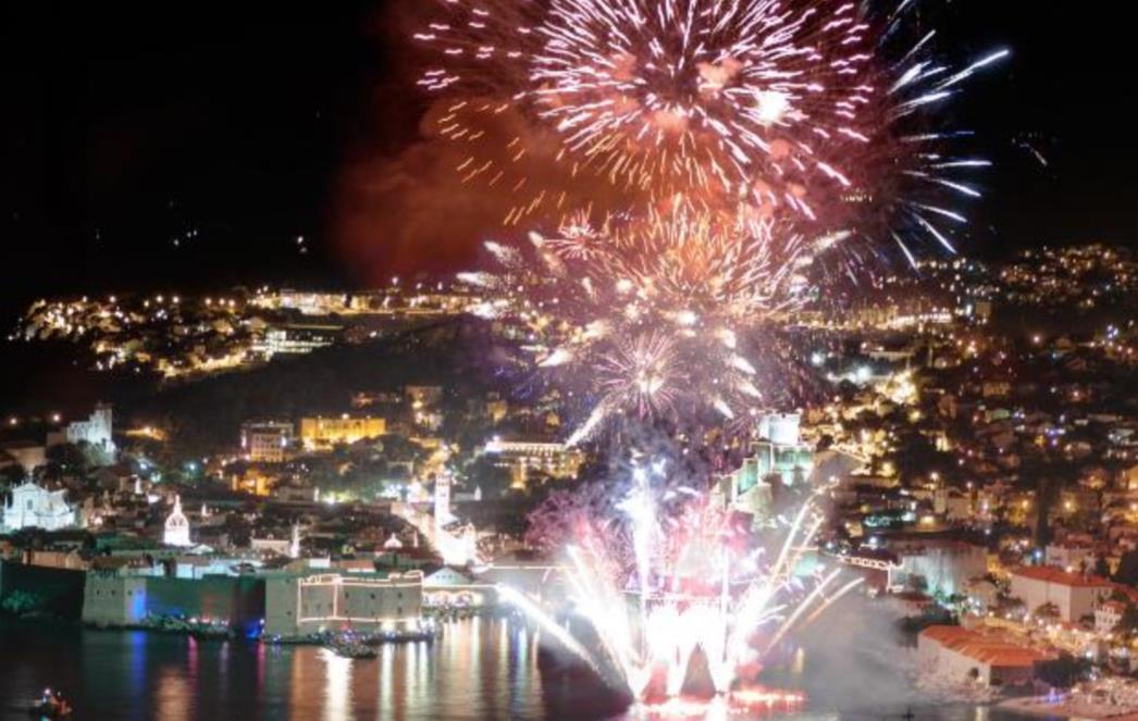 VEČERAS NE PROPUSTITE: Gledanje vatrometa iz Parka Orsule