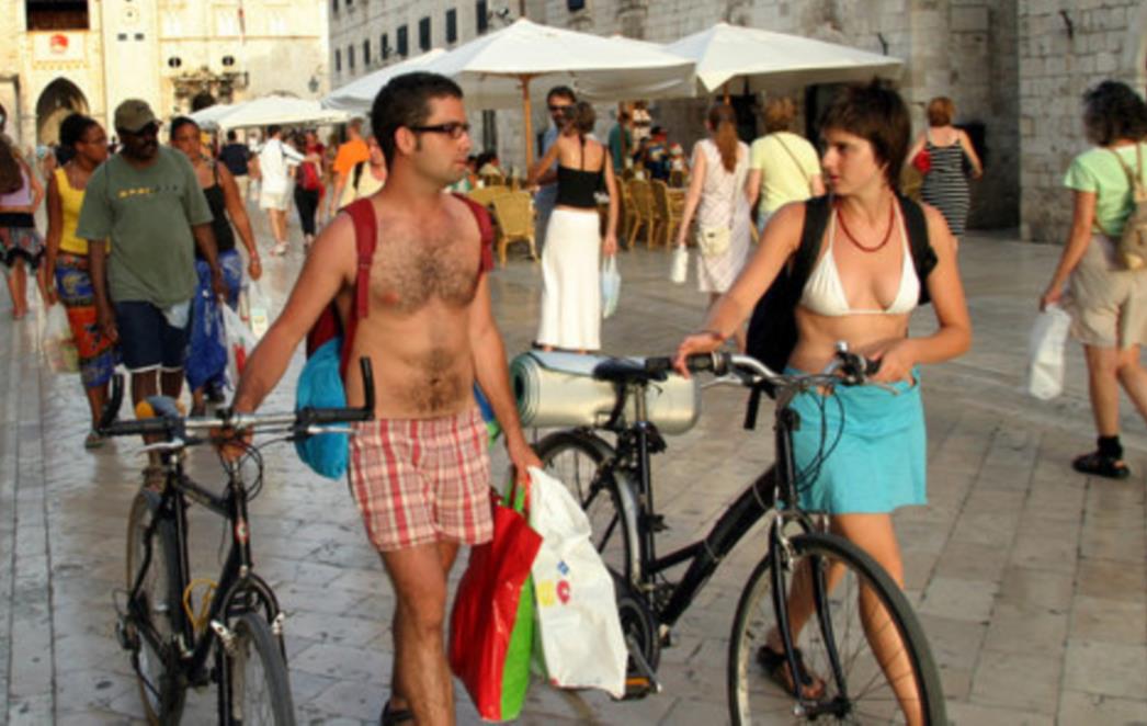 KAKO VARAMO TURISTE: Strpaj ih u ćumez od tri zvjezdice!