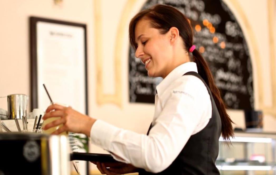 SVE VIŠE LJUDI NE ŽELI RADITI U TURIZMU Ugostitelji traže hitan sastanak s Vladom