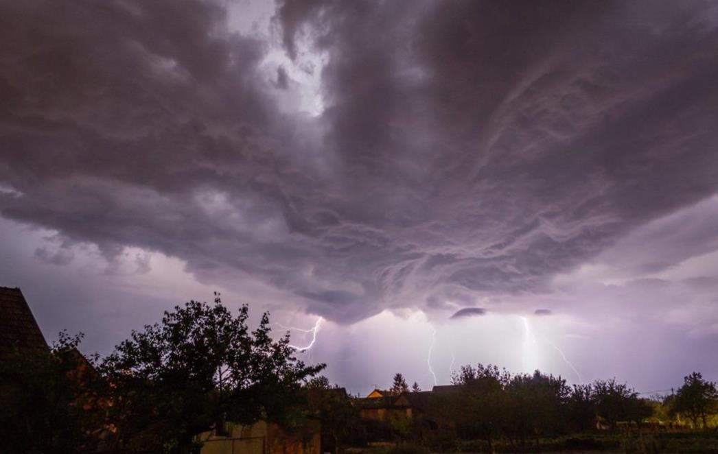Stiže jaka promjena vremena, u Dalmaciji izraženiji pljuskovi i gmrljavinsko nevrijeme