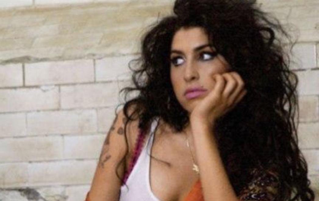 Dileri prodaju paketiće sa slikom Amy Winehouse
