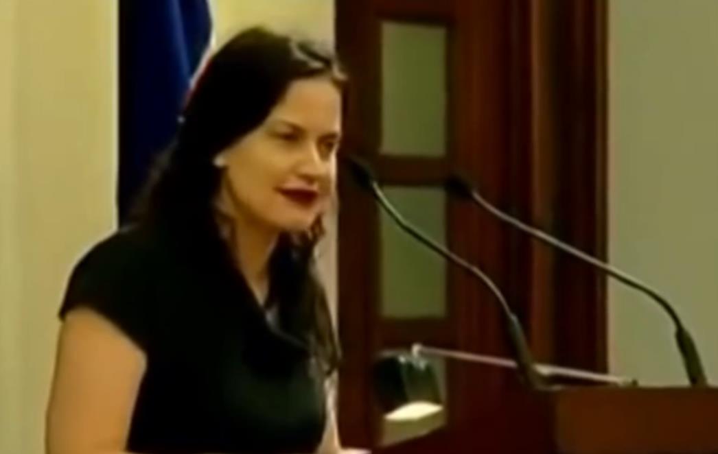 Ovo je priča žene koju je majka neuspješno pokušala abortirati solnom kiselinom!(VIDEO)