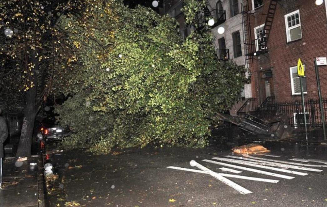 New York pogodila nova oluja, otkazano oko 1200 letova