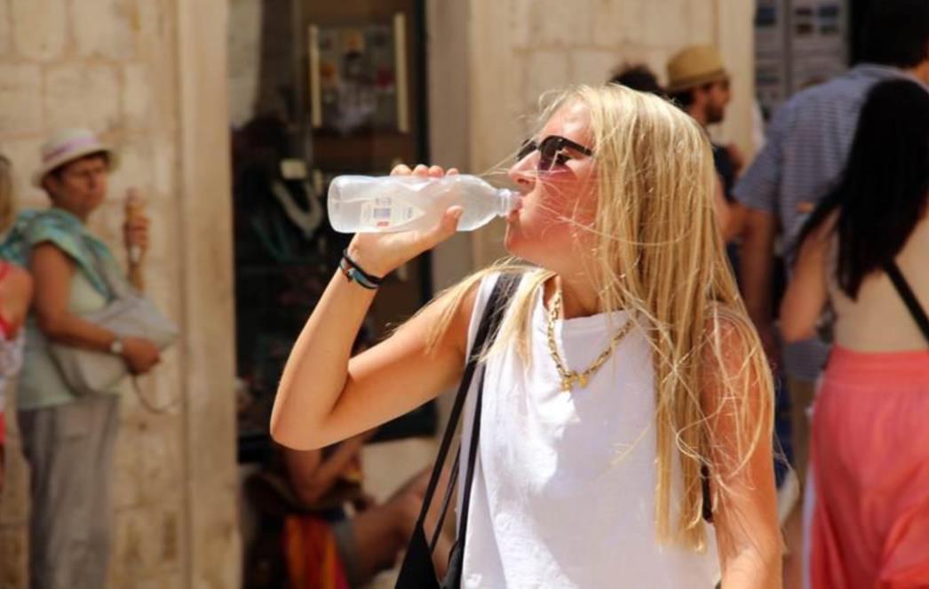 TOPLINSKI  UDAR U DUBROVNIKU: Potraga za hladom i vodom (FOTOGALERIJA)