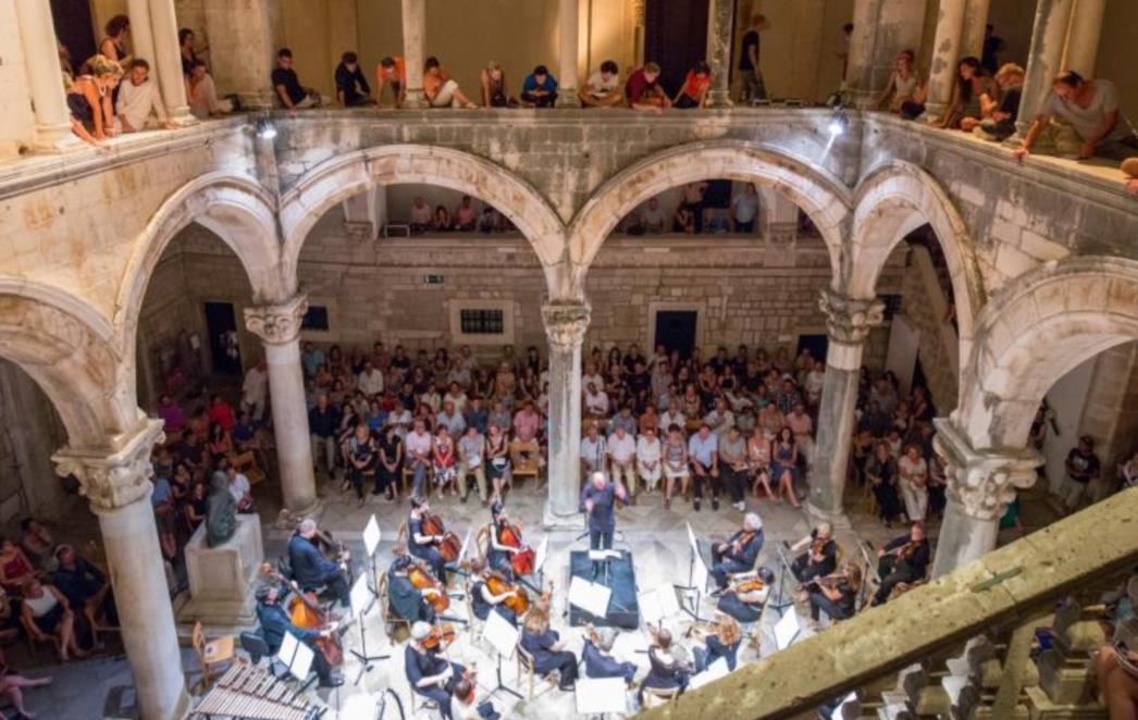 GLAZBENI PROGRAM 71. DUBROVAČKIH LJETNIH IGARA Dubrovački simfonijski orkestar i posveta Beethovenu u parku Gradac