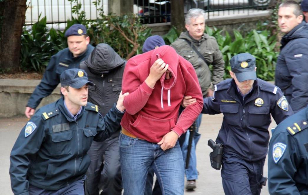 DETALJI AKCIJE 'KUKOLJ': Istražitelji upadali policajcima u kuće dok su spavali