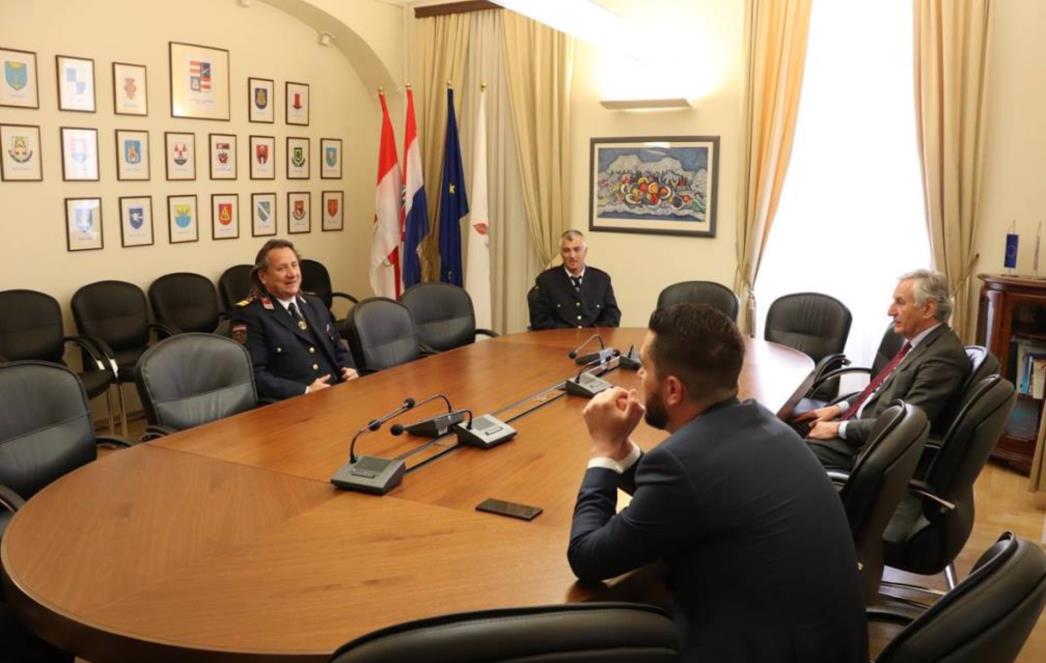 Župan Dobroslavić i zamjenik Cebalo primili pripadnike Vatrogasne zajednice DNŽ povodom blagdana sv. Florijana (FOTO)
