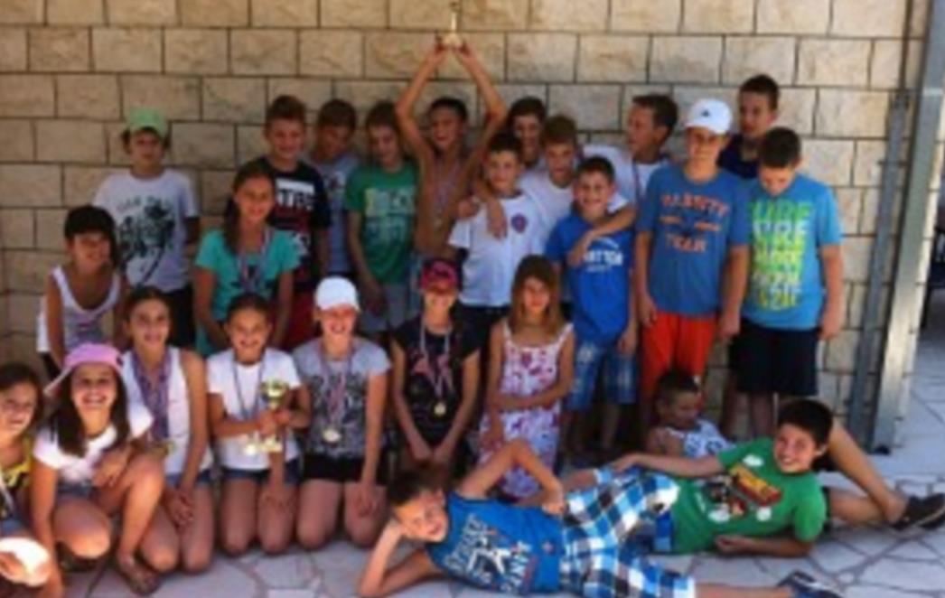Plivačice i plivači Juga ekipni su prvaci Dalmacije u muškoj i ženskoj konkurenciji