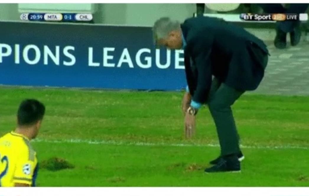 Svi pričaju kako je Mourinho za vrijeme utakmice  popravljao travnjak