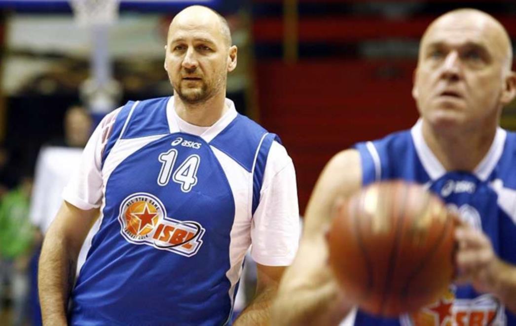 BAL VAMPIRA U BEOGRADU 'SFRJ' - 'SSSR': Kako je Dino Rađa u Beogradu pljunuo sam na sebe