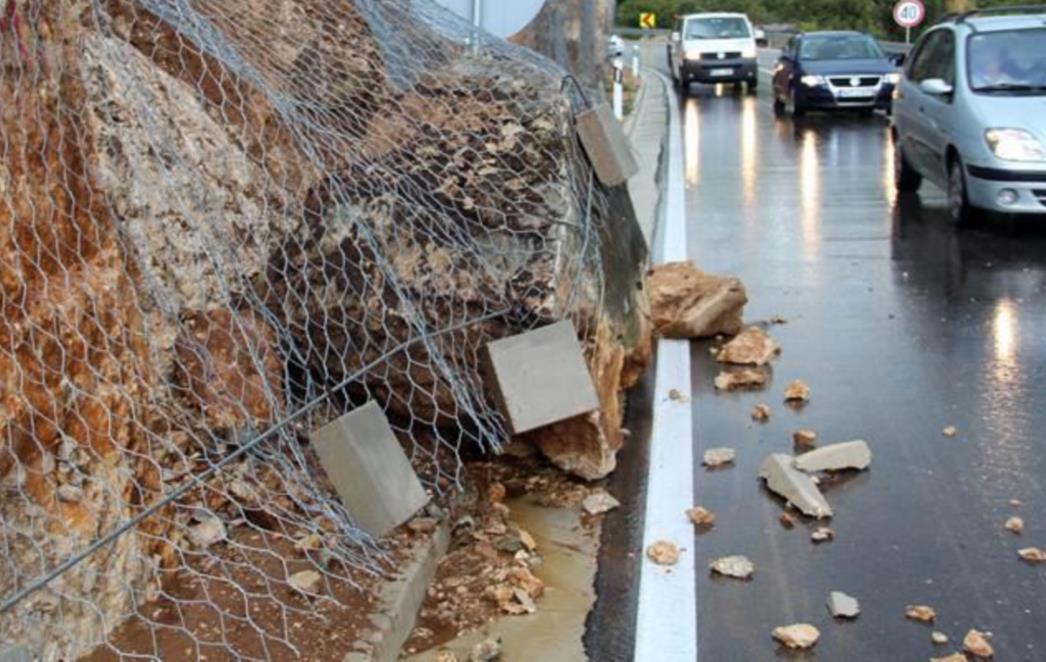POSLJEDICE NEVREMENA U DUBROVNIKU: Odron na cesti Plat-Soline