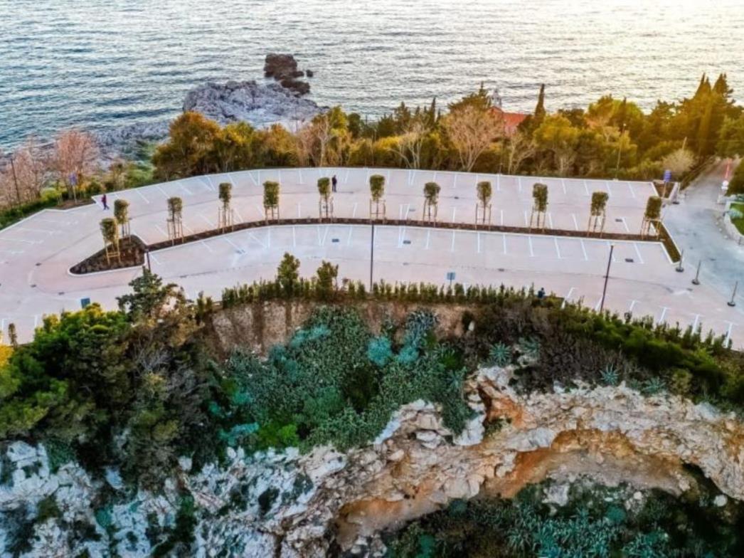 Djelomično zatvoren centralni dio parkirališta Gradac
