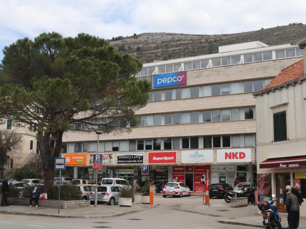Uklonite sva vozila na parkingu ispred RK Srđ